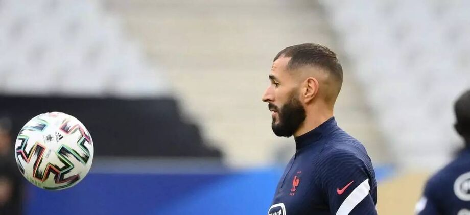 Karim Benzema é eleito o melhor jogador do mundo - Grupo A Hora