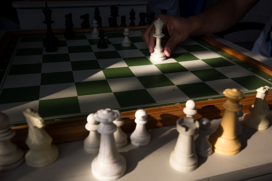 Com apenas 11 anos, estudante mourãoense vence Grande Mestre Internacional  de Xadrez - Tásabendo