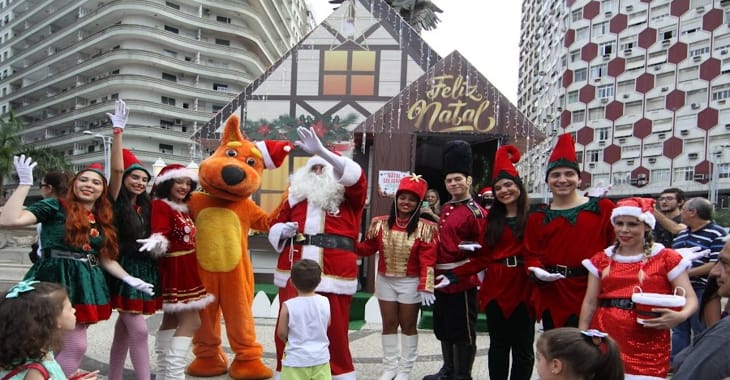 Com estilo, música e dança, Papai Noel chega à Praça da Independência, em  Santos - Diário do Litoral