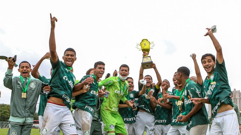 Seleção sub-17 vence México e é tetracampeã