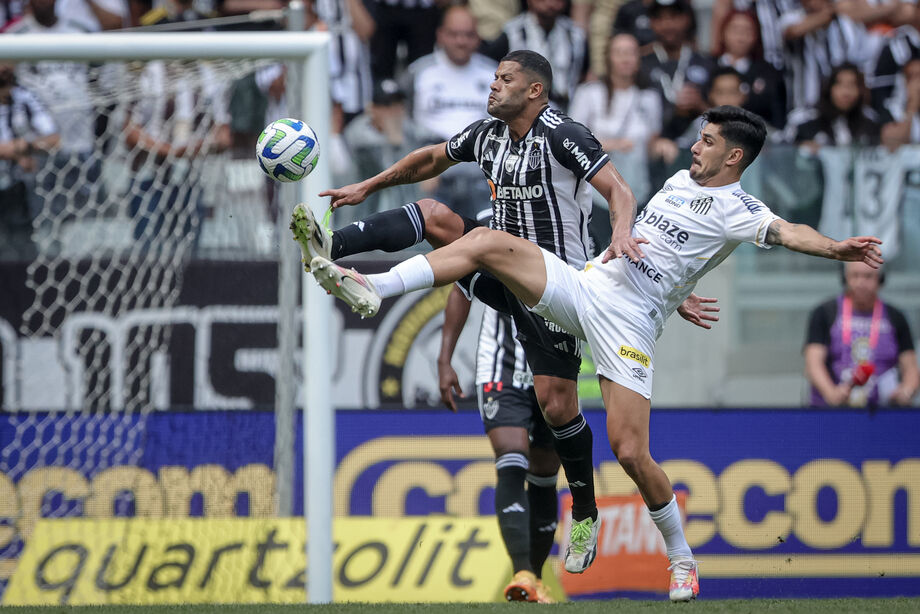 Corinthians sai na frente, mas leva empate de Atlético-MG e cai