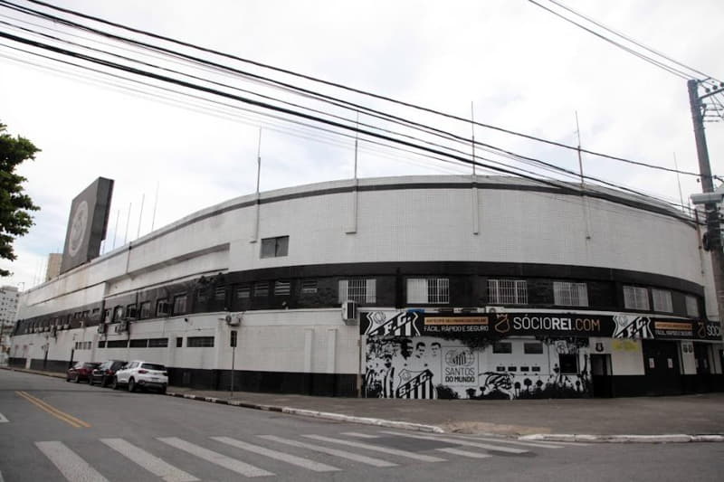 Ônibus do São Paulo é atacado com pedras antes de jogo pelo Campeonato  Brasileiro