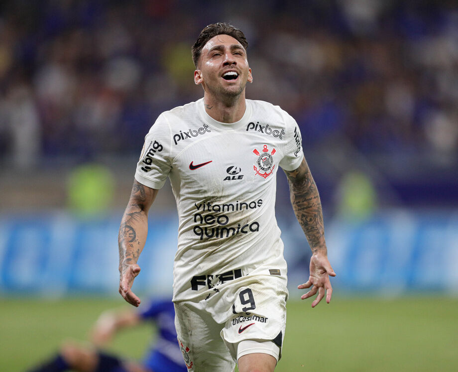 Mosquito marca no final e Corinthians arranca empate com Cruzeiro