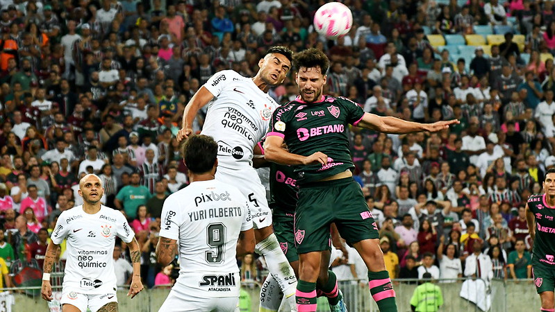 Fluminense e Corinthians realizam jogo de trocação em empate