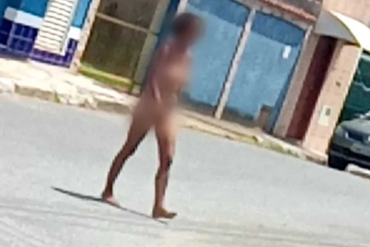 Mulher caminha nua em cidade do Litoral - Diário do Litoral