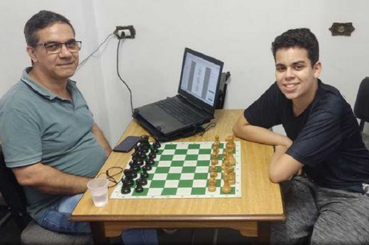 Talento santista se destaca nos campeonatos de xadrez escolar do