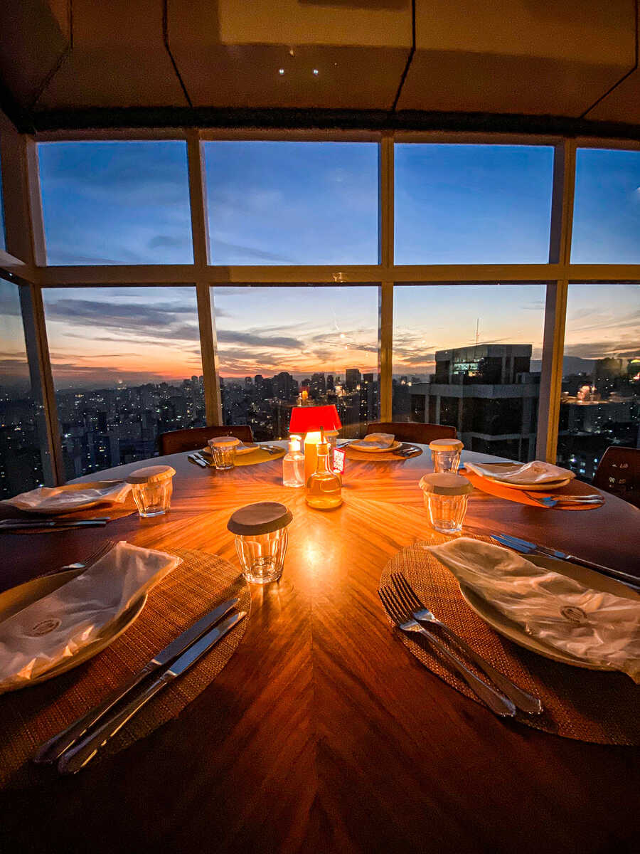 Novo rooftop paulistano, Lassù atrai com salão giratório e boa cozinha em  Santana