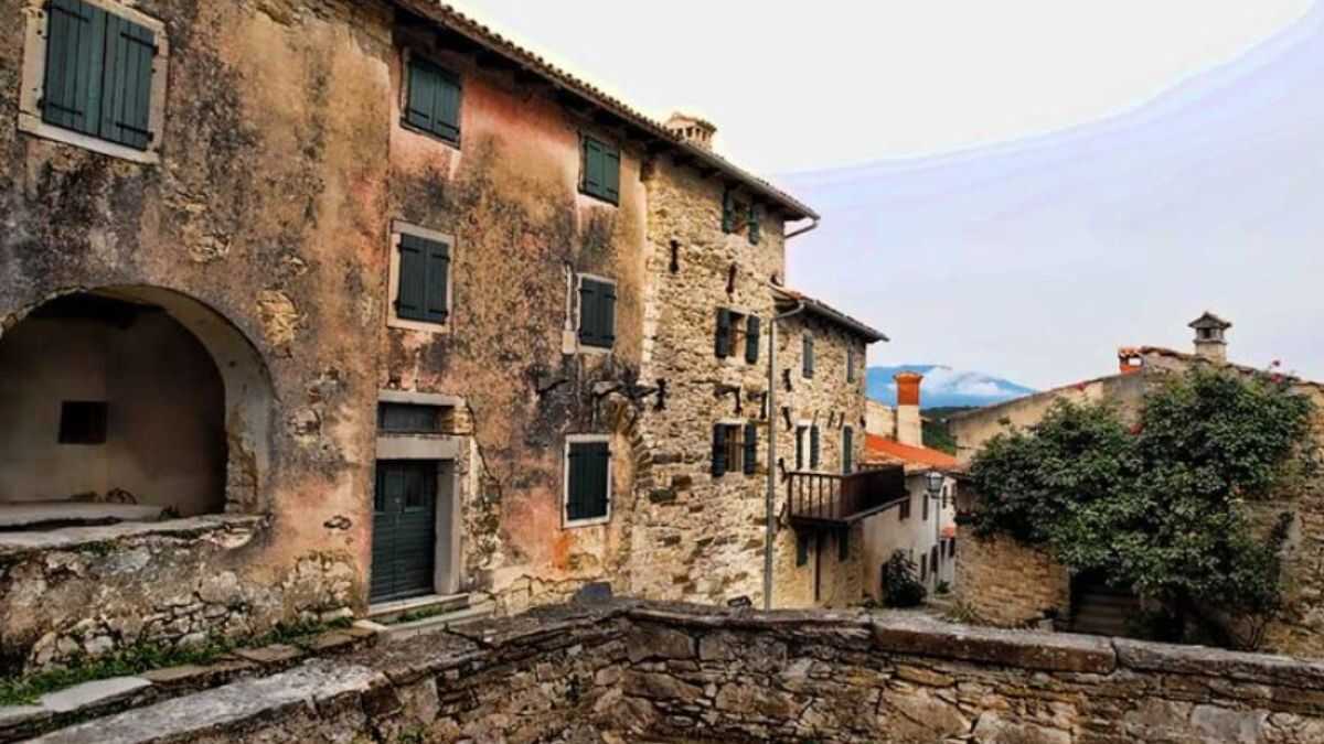 Conheça a menor cidade do mundo que tem apenas 28 habitantes e leis medievais