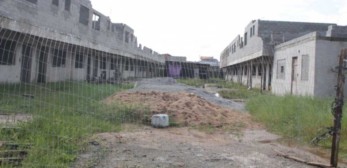 Obra abandonada preocupa moradores