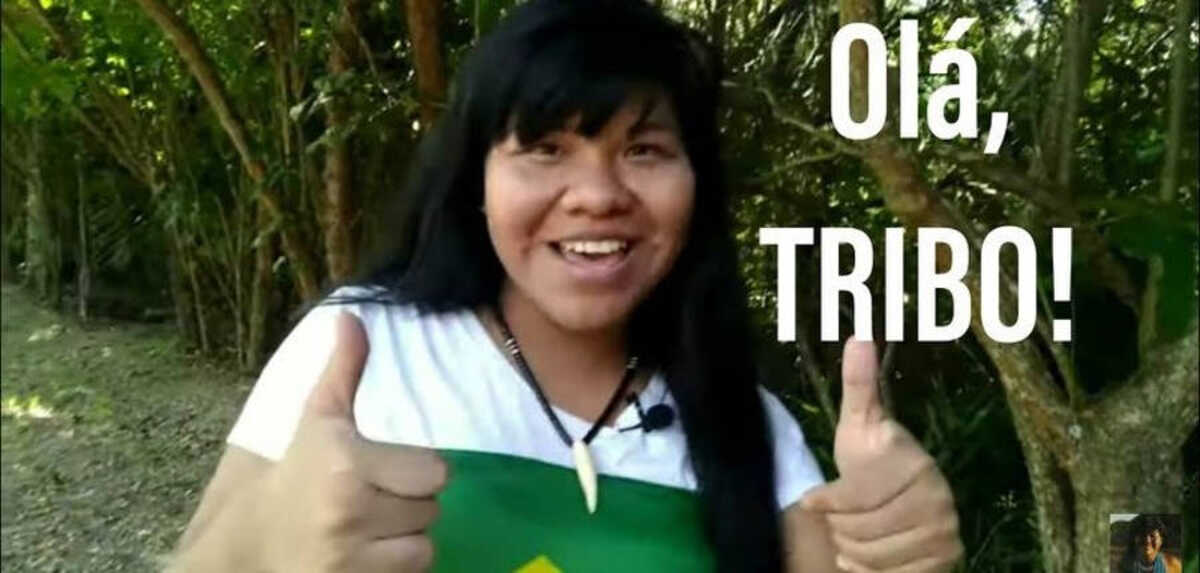 Egizaklarning yalangoch dumbalari