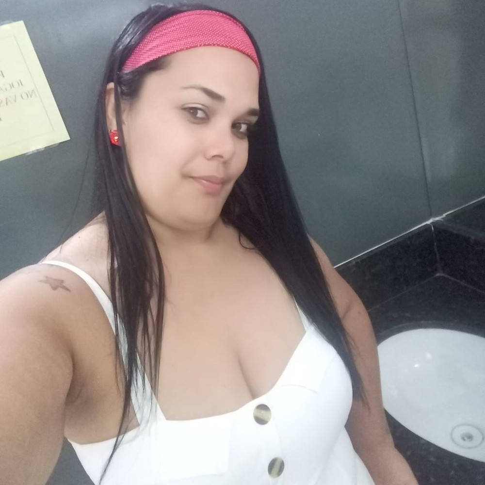 Rosana Fernandes da Silva tinha 32 anos e foi morta a tiro (Foto: Reprodução)