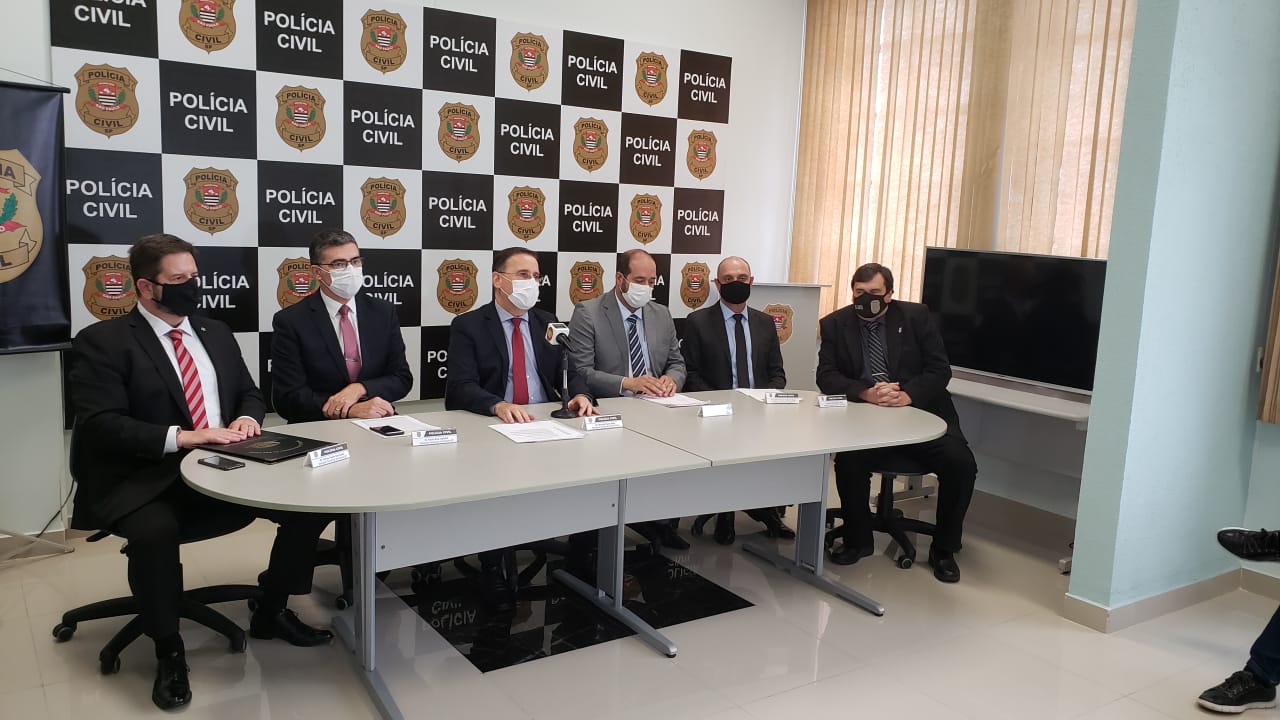 O diretor regional da Polícia Civil, Manoel Gatto Neto, anunciou os resultados juntamente com delegados seccionais e divisionário (Foto: Nair Bueno/DL)