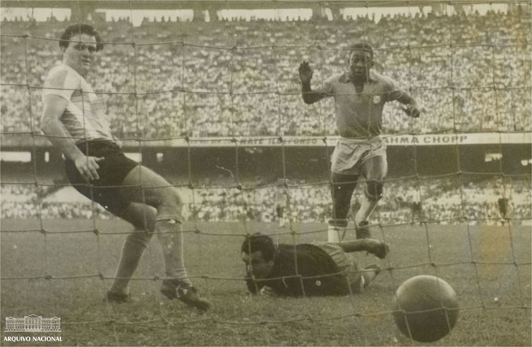 Pelé marcou seu primeiro gol pela Seleção Brasileira durante a Copa Roca