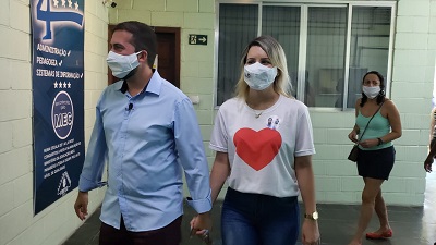 Kayo Amado votou antes de adversários políticos em São Vicente