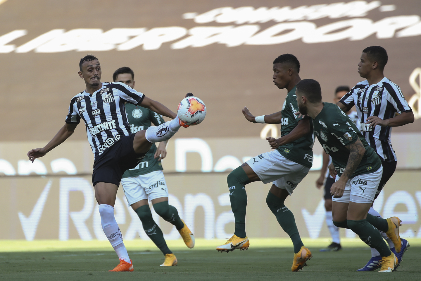 O Mundial Te Espera Palmeiras Vence No Fim E E Bicampeao Da Libertadores Diario Do Litoral