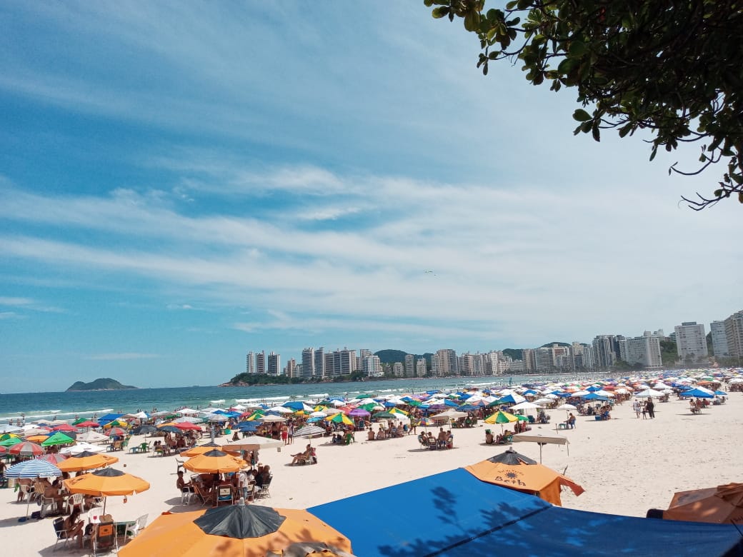 Praia de Pitangueiras fica cheia em domingo de sol no Guarujá - Diário do  Litoral