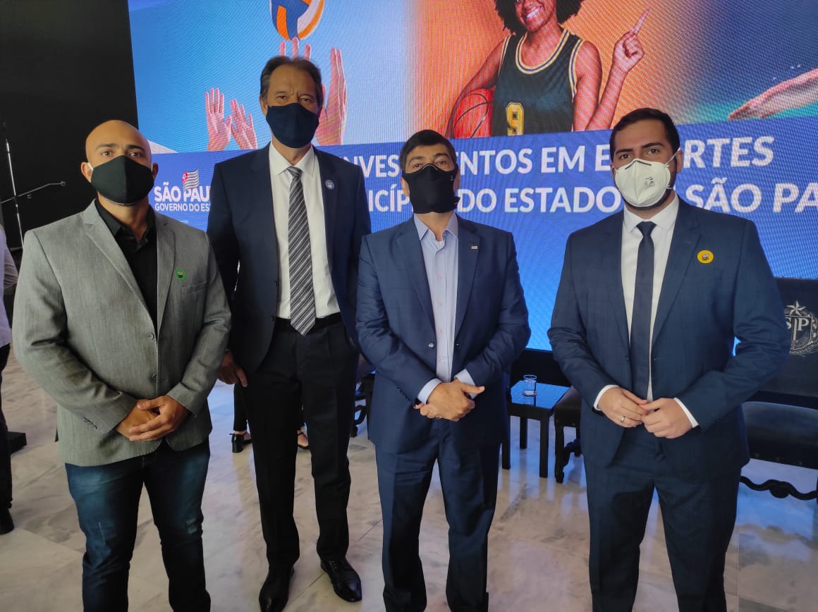 Kayo Amado esteve no Palácio dos Bandeirantes com sua comitiva