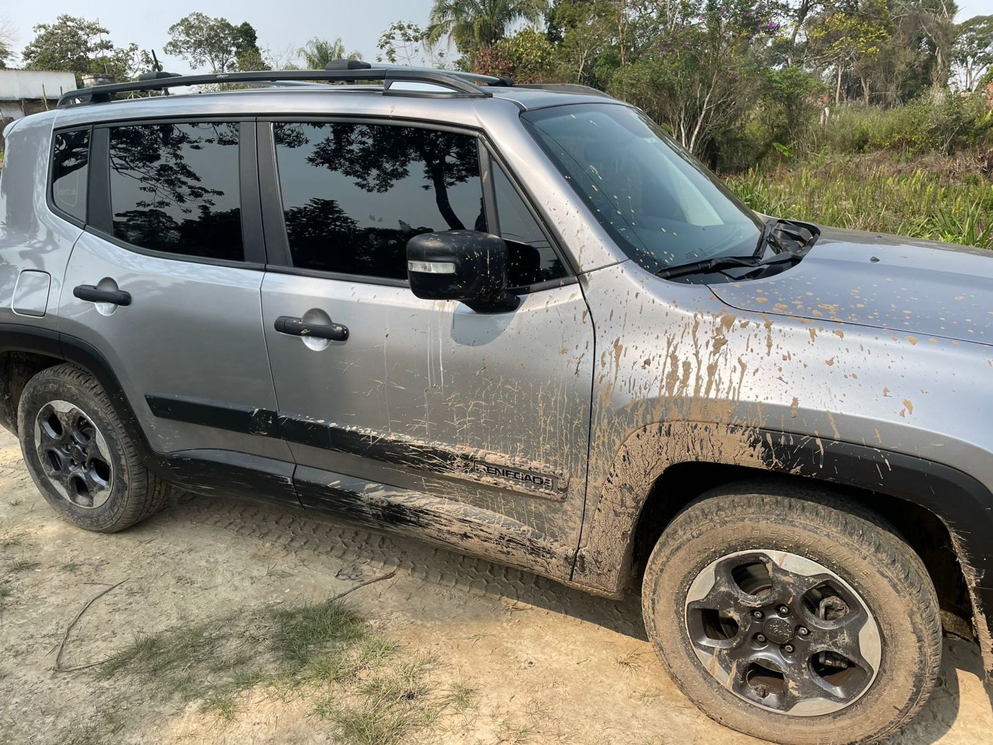 Jeep Renegade do pai de uma das vítimas de sequestro relâmpago foi recuperado pelos investigadores de Peruíbe (Divulgação)