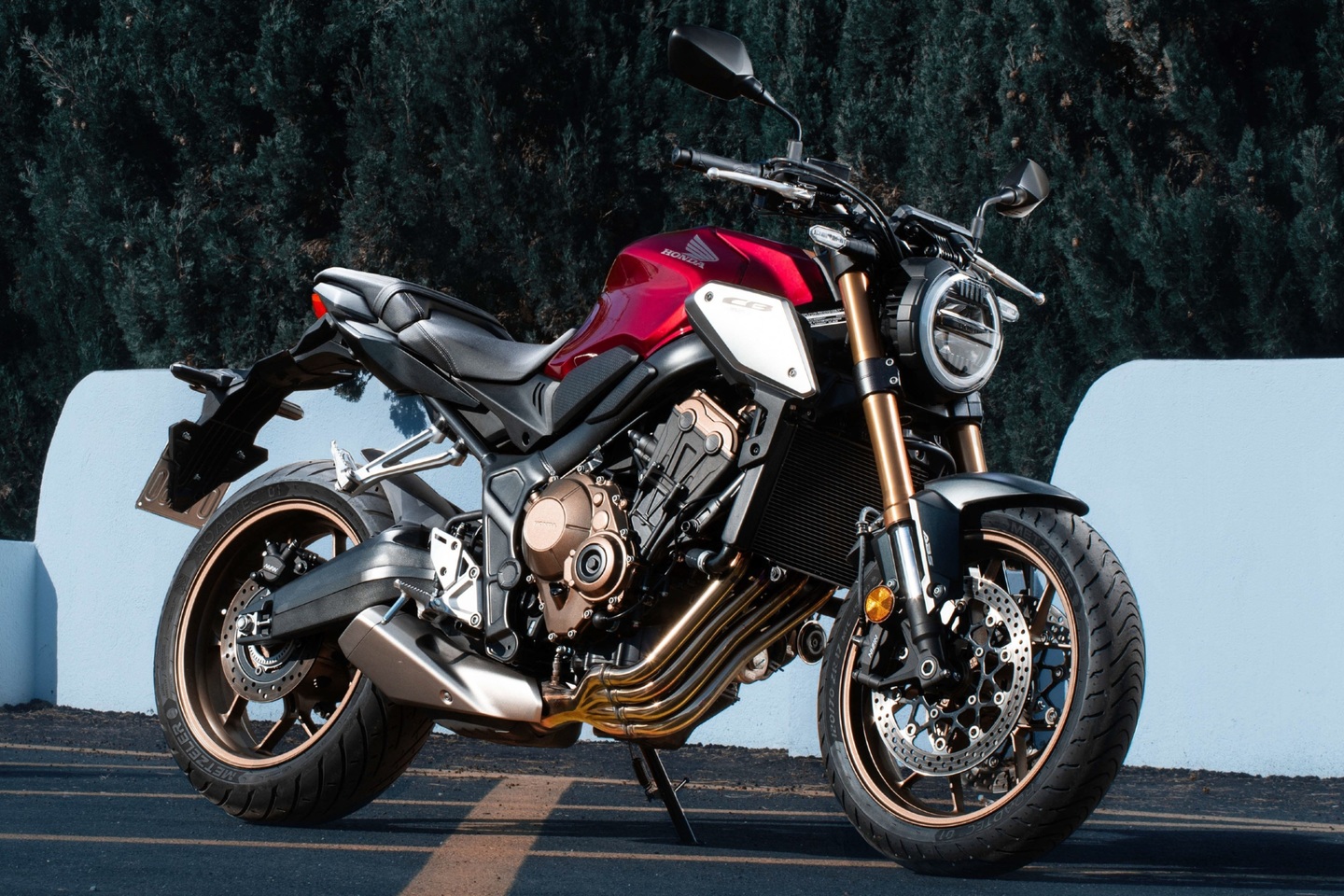 A CB 650R 2022 chega às concessionárias com preço sugerido de R$ 47.350