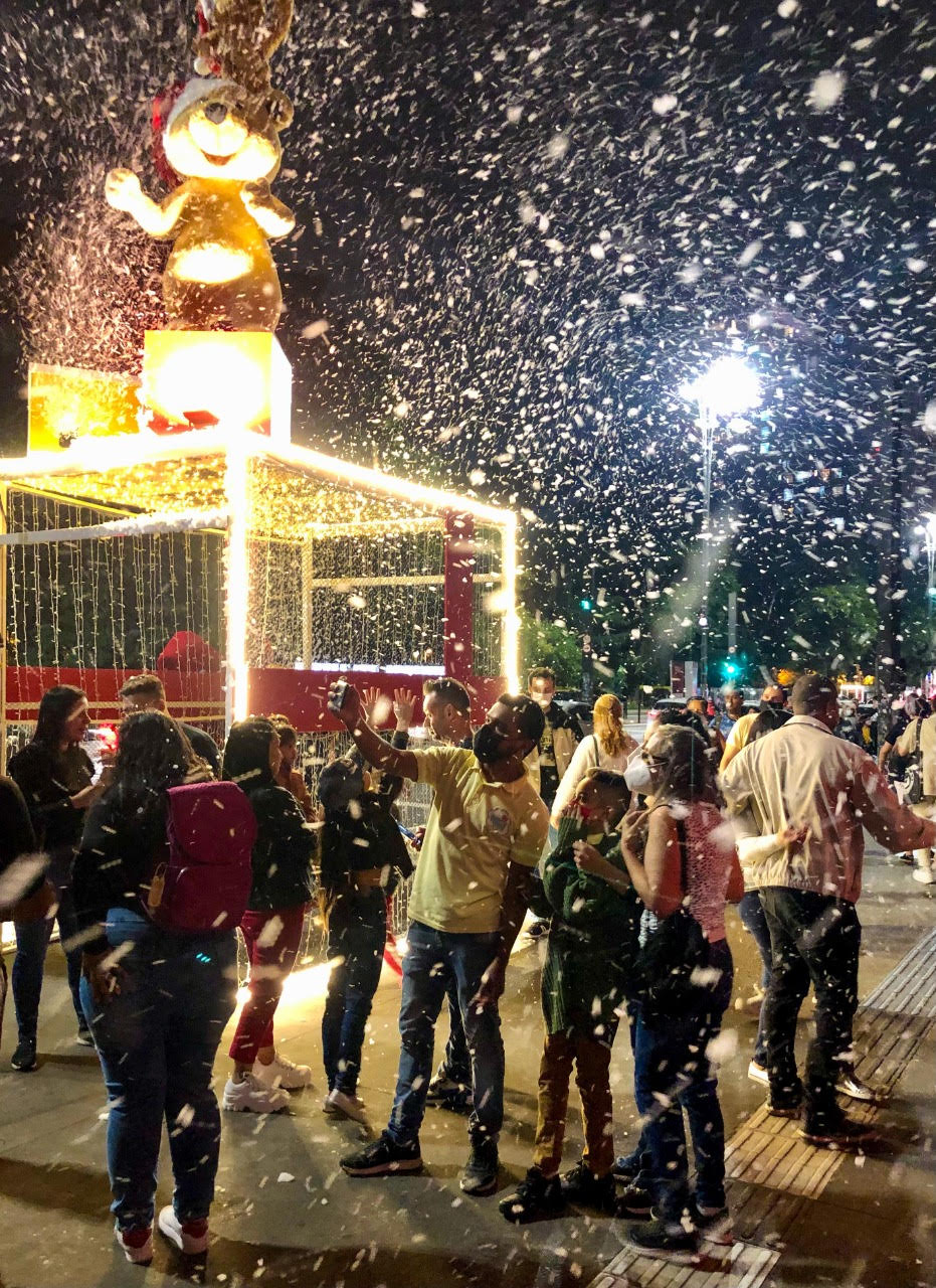 Depois de anos sem eventos natalinos, neve do Natal na avenida Paulista, na região central de SP, deve encantar adultos e crianças 