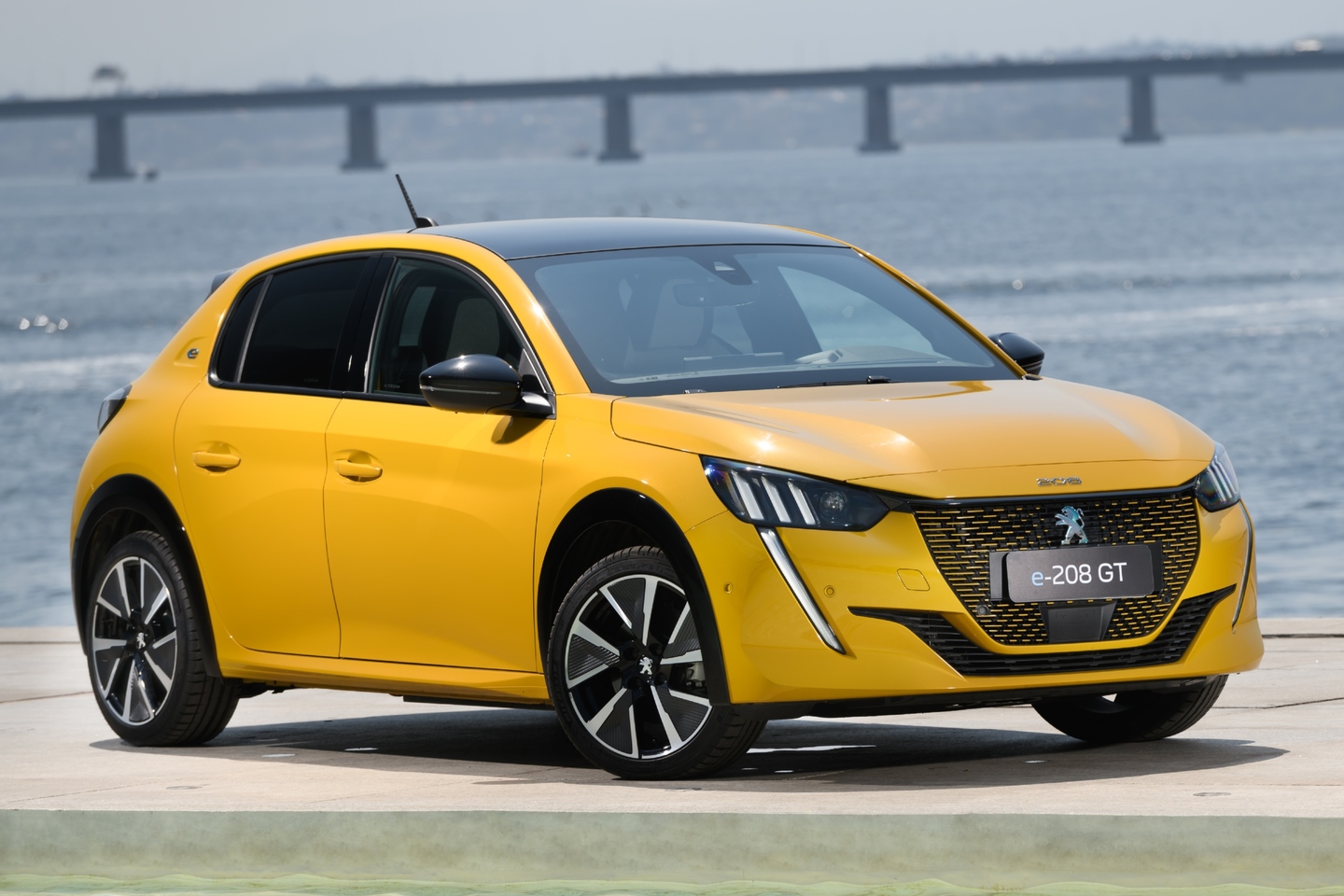 Peugeot 208 e-GT elétrico