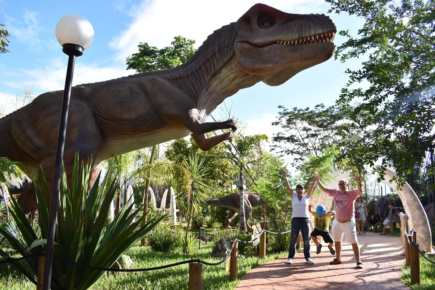 O Vale dos Dinossauros, em Olímpia, promete encantar os pequenos fãs de dinos 