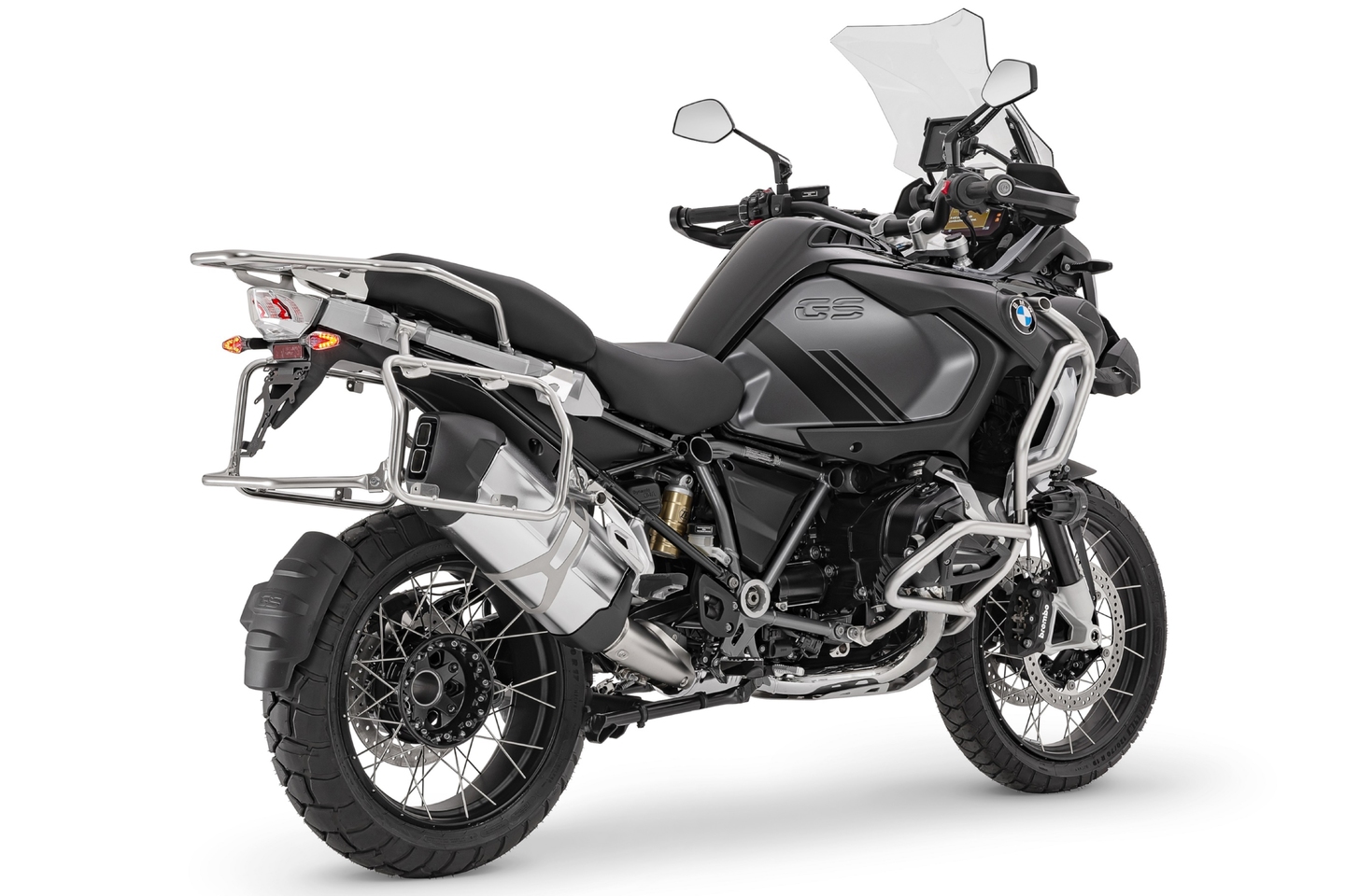 BMWO acabamento Option 719 possibilita uma diferenciação dos demais modelos da linha. No caso da R 1250 GS Triple Black, carenagens dos espelhos, tampas de cabeçote e tampa lateral do motor conferem à motocicleta esse padrão de customização