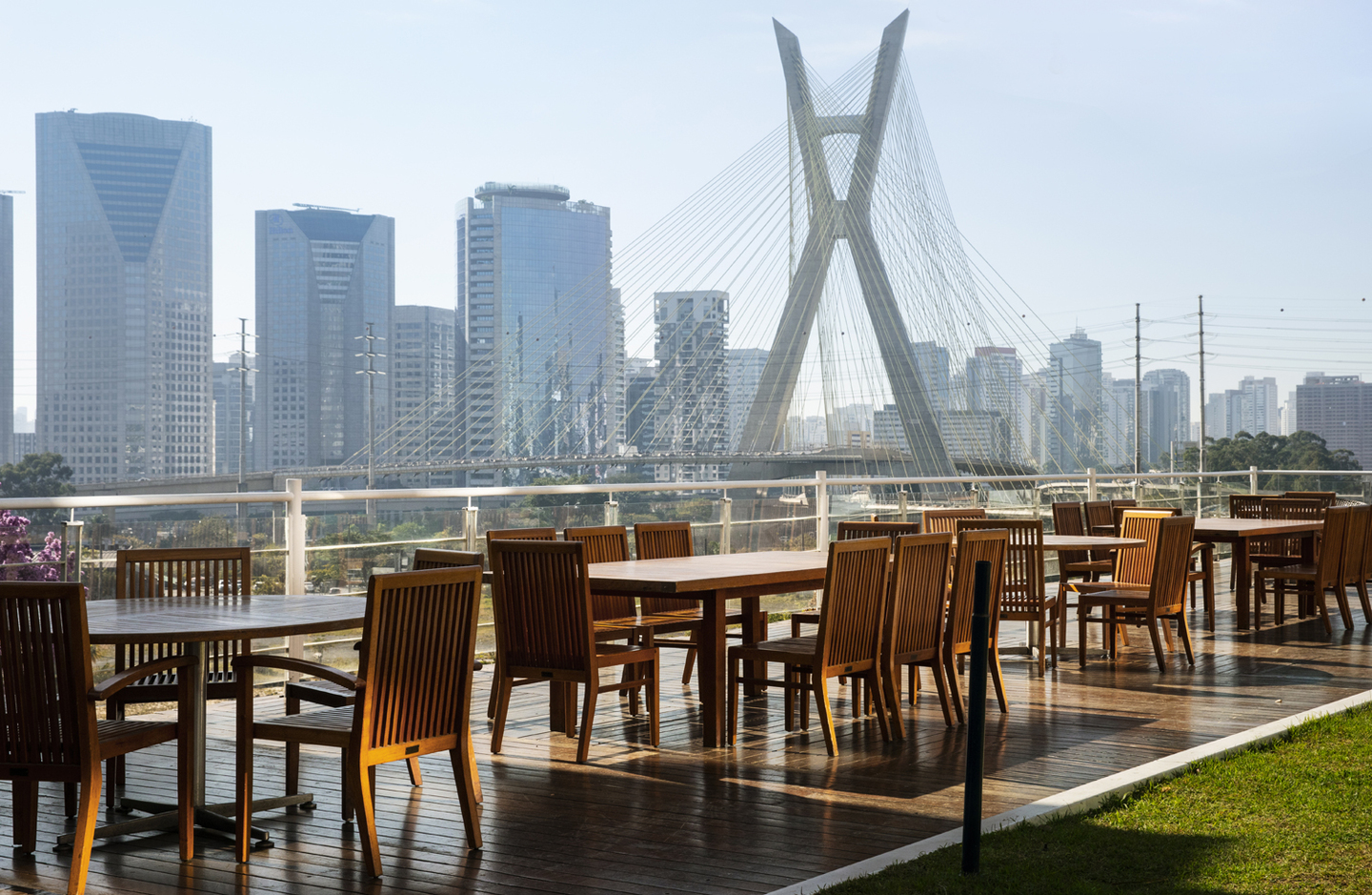 Restaurante giratório Lassù é novidade italiana na zona norte - Estadão