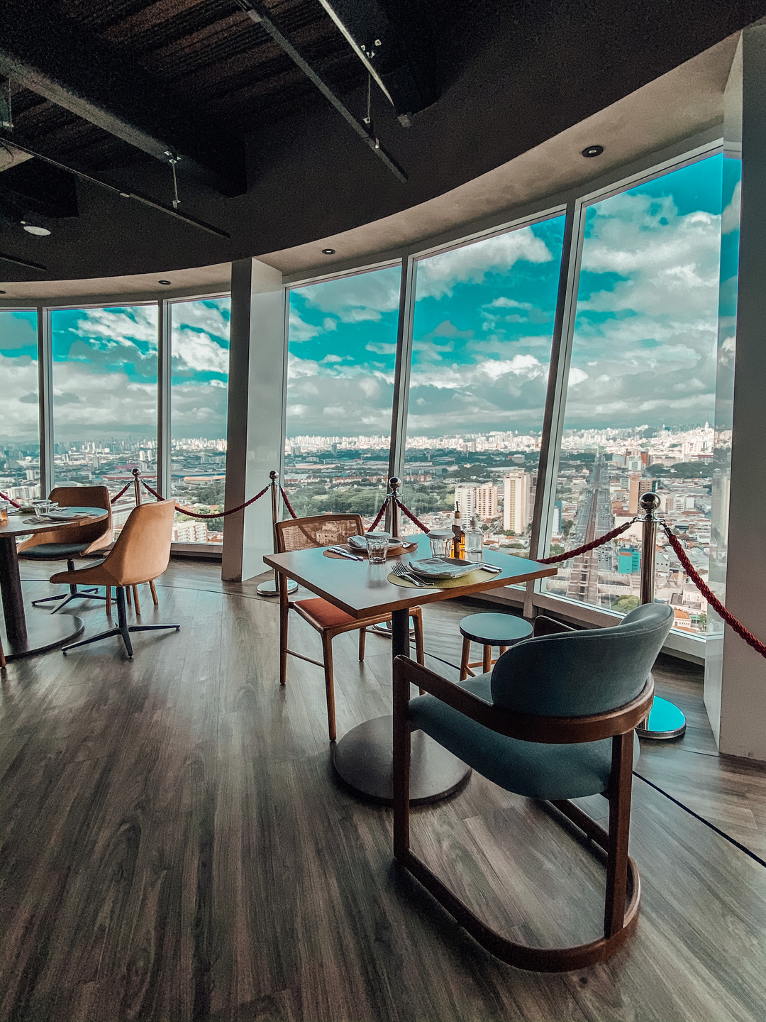 Lassù: restaurante giratório com vista incrível de SP, A experiência  gastronômica que o restaurante proporciona é única, mas você vai querer  repetir, com certeza. confira aqui