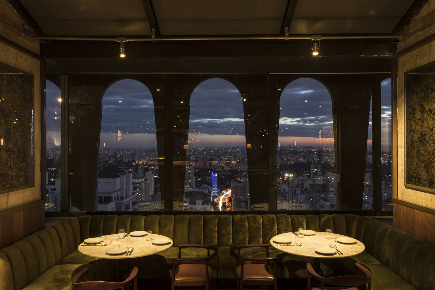 LASSÙ - Restaurante giratório no 28° andar com a melhor vista de SP 📍