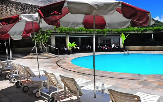 A piscina externa do hotel