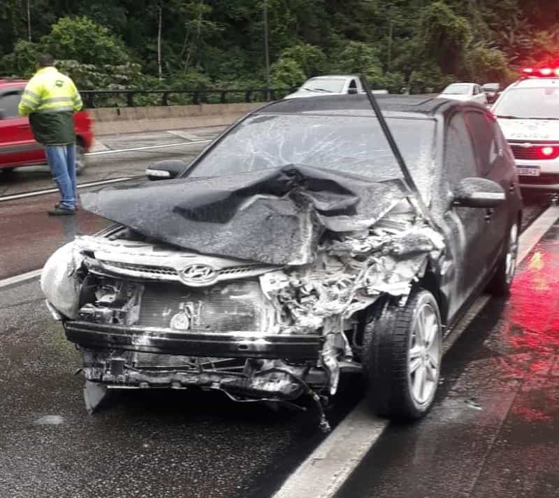 Carro após a colisão.