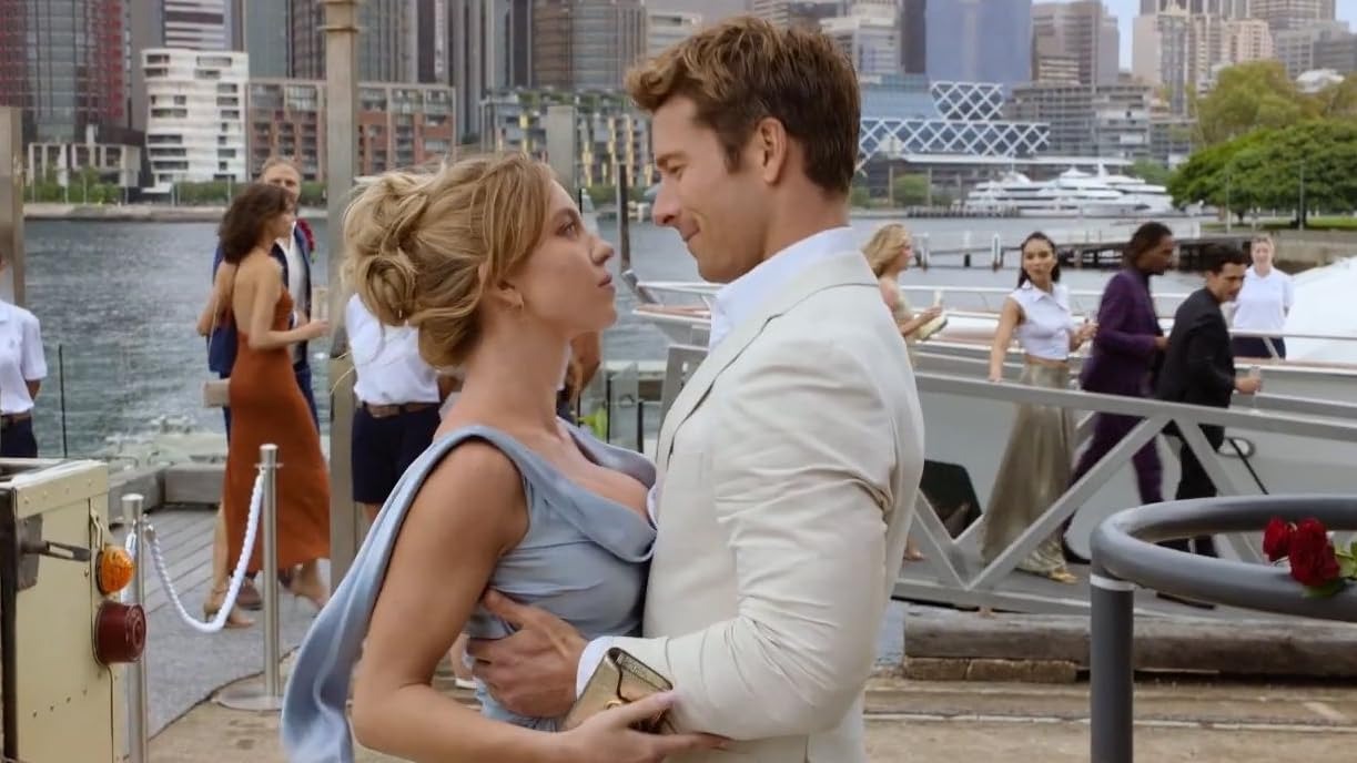 Sydney Sweeney e Glen Powell em 'Todos Menos Você': populares entre o público jovem e possíveis futuros astros de Hollywood