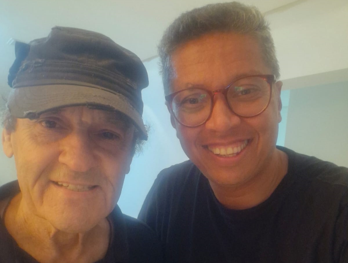 O jornalista Sérgio Vieira ao lado do cantor e compositor Luiz Américo