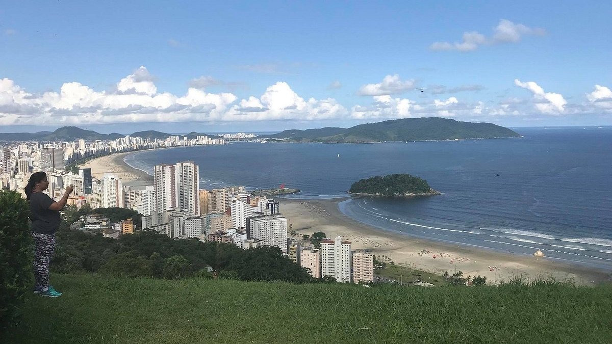 O Morro Voturuá é conhecido como Morro do Asa Delta