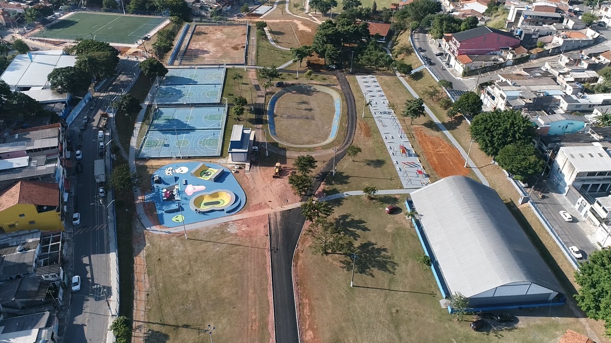 Para visitar o Parque do Planalto, em Carapicuíba, basta chegar com roupa de banho