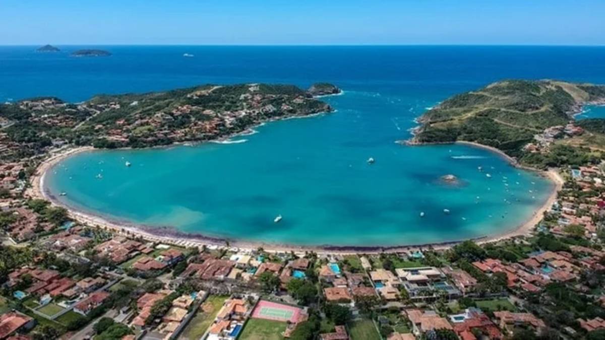 A Praia da Ferradura atende todos os públicos