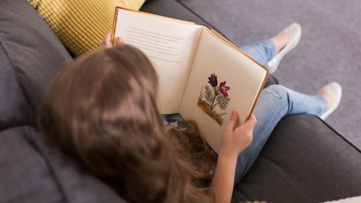 A iniciativa busca estimular o hábito da leitura entre as crianças e acontece na Praça Central do shopping
