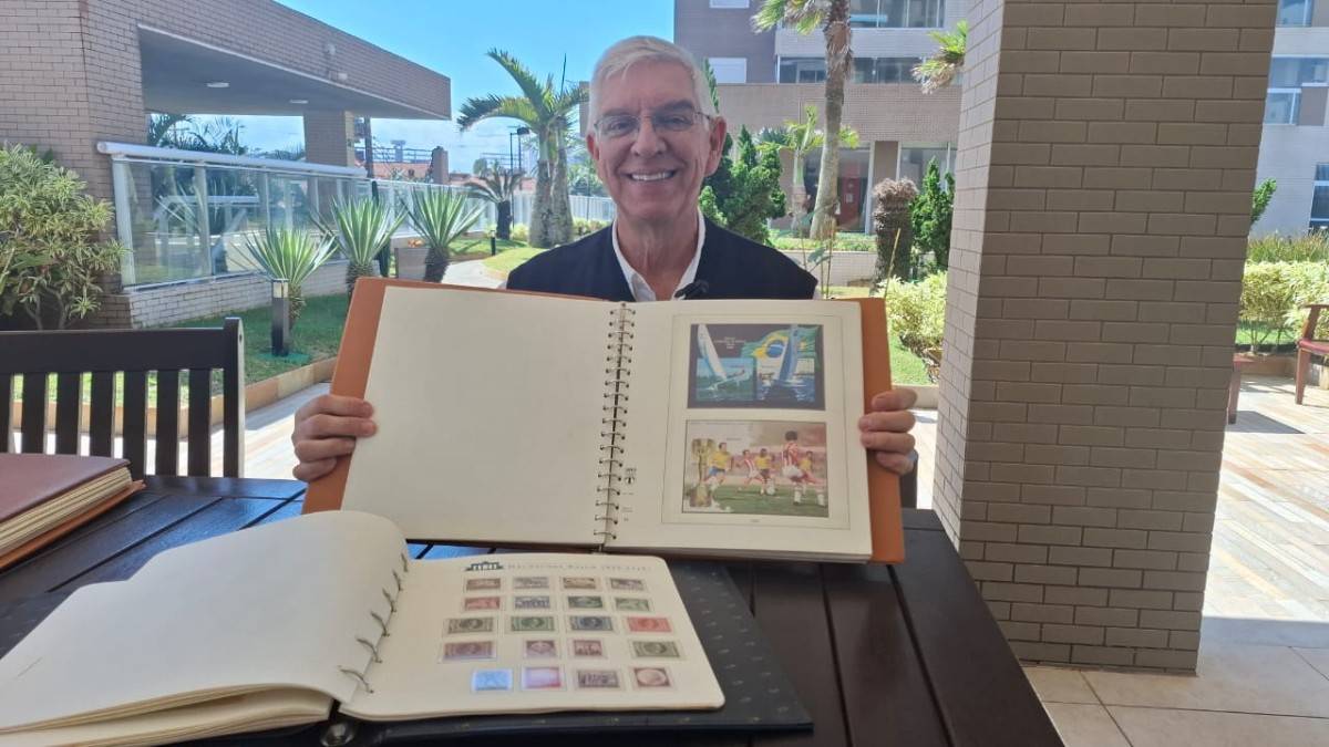 Marcos Sergl mostrou parte de seu acervo ao Diário do Litoral/ Nair Bueno - DL