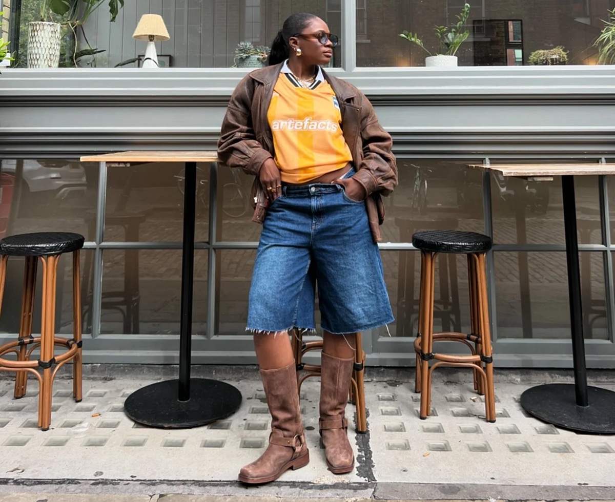 Juntar a bermuda ampla com uma bota é um look mais fashionista