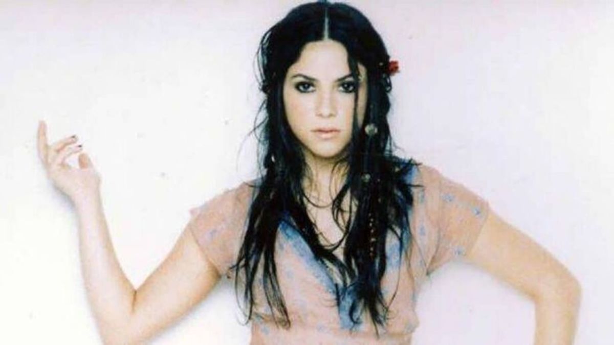 Shakira já se apresentou em Santos no final dos anos 1990, em uma casa lotada