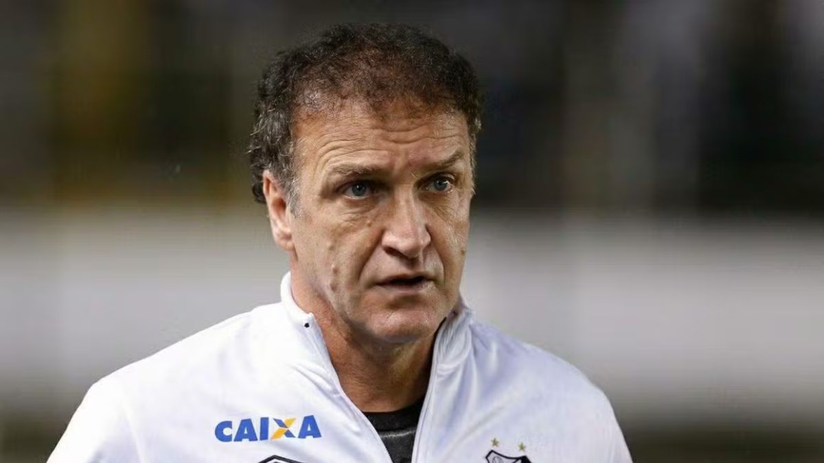 A primeira passagem de Cuca pelo Santos aconteceu em 2008, onde ele tinha como objetivo tentar tirar o Peixe do rebaixamento