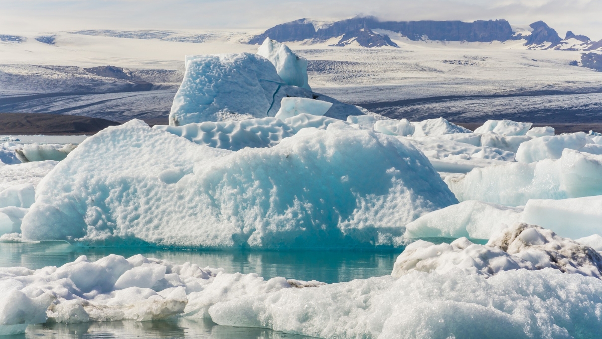 Antártida foi bombardeada no livro que inspirou o filme 