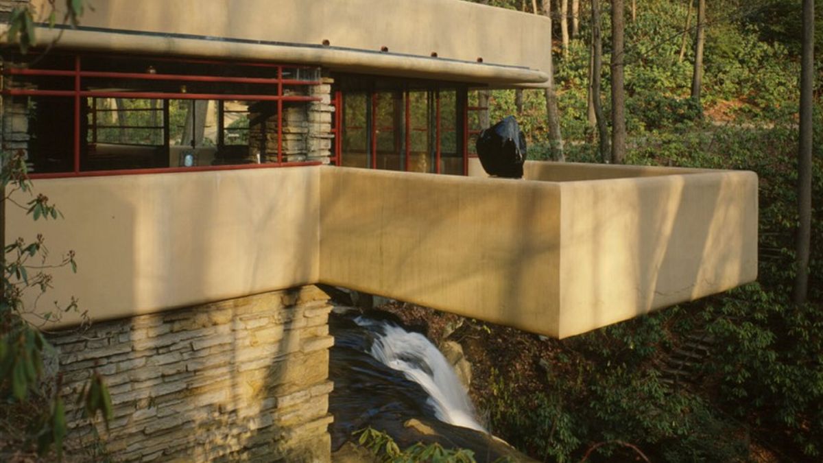 O destaque da obra está nos terraços em balanço, localizados acima da cachoeira