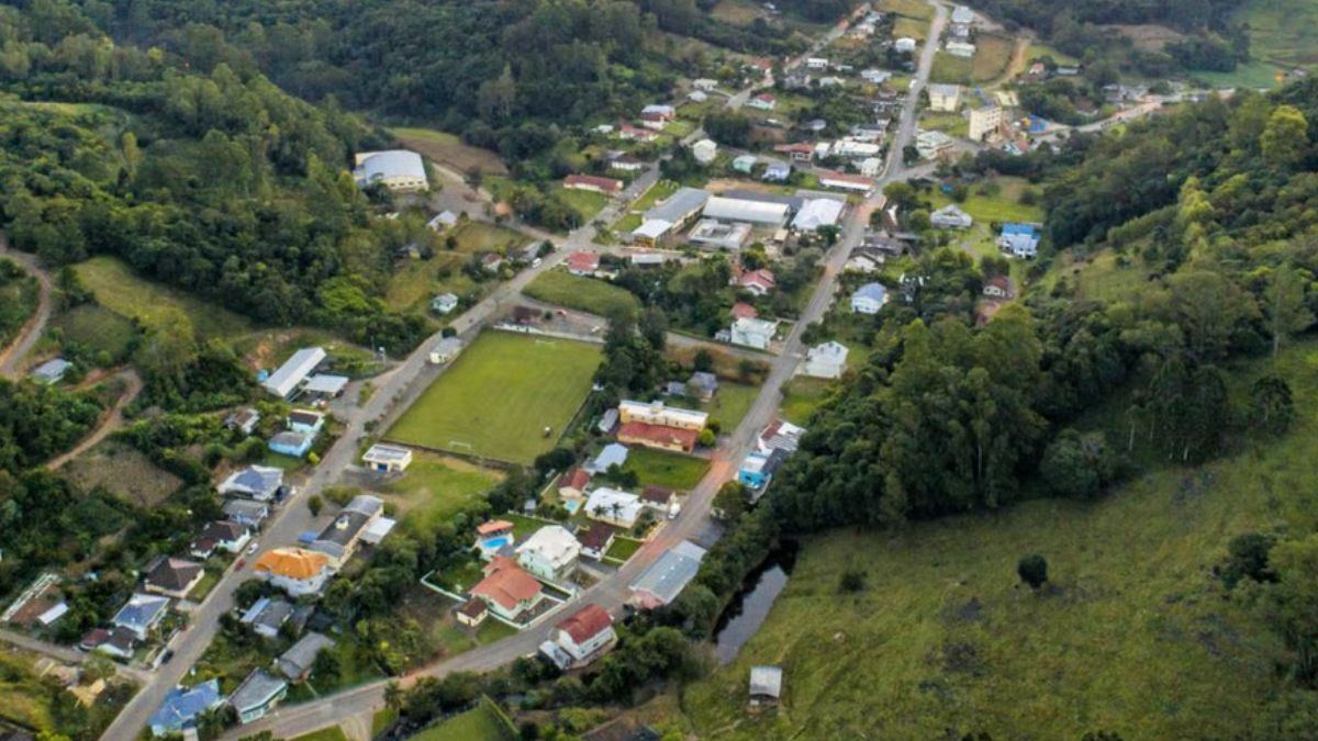Coqueiro Baixo se destaca entre cidades como Gramado (RS) e Santos (SP), que ainda é a cidade com mais de 100 mil habitantes com maior indície de idosos. 