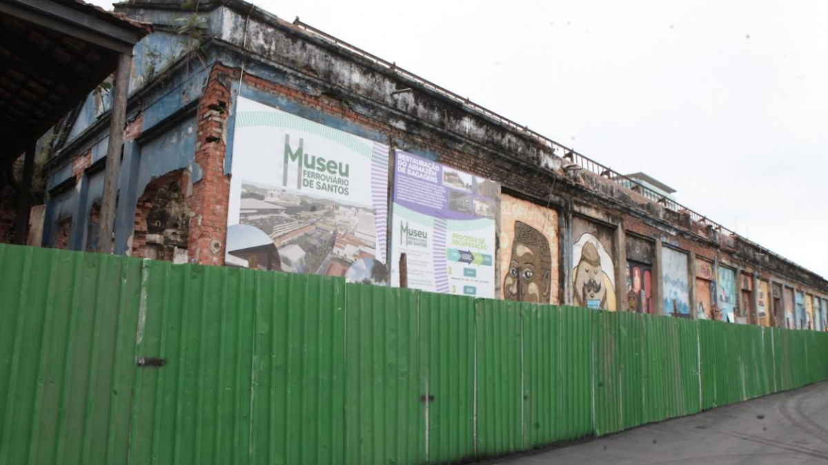 A fachada terá seus elementos restaurados, respeitando as características originais do imóvel