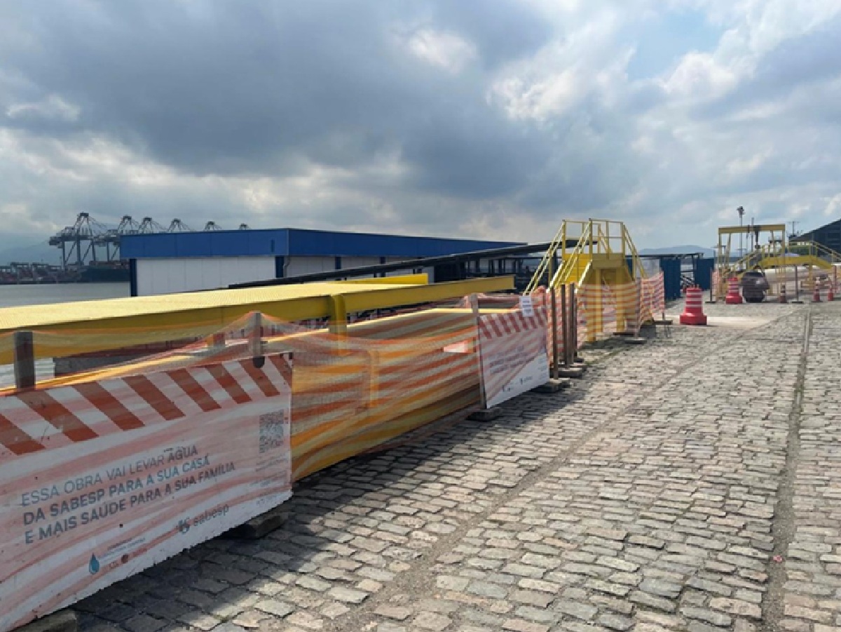 Equipes da companhia instalaram faixas informativas e iniciaram ações de orientação aos usuários