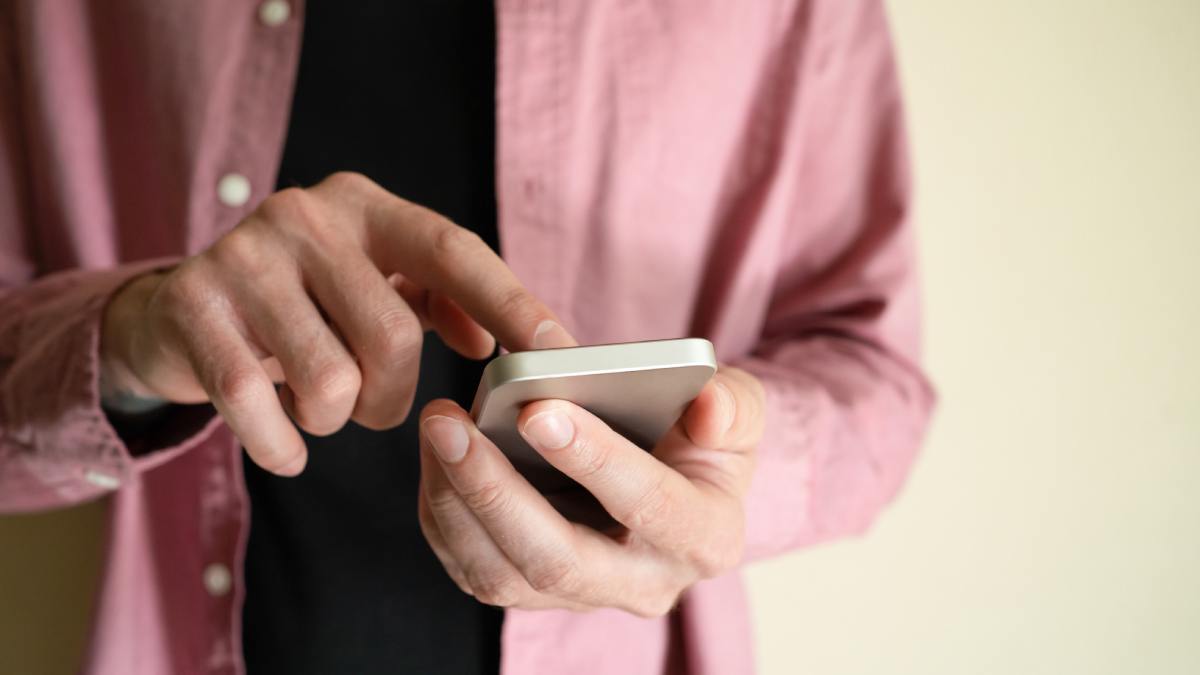 Com a ajuda do celular, é possível detectar sinais de superaquecimento, vazamentos de ar e falhas elétricas que aumentam silenciosamente a conta de luz