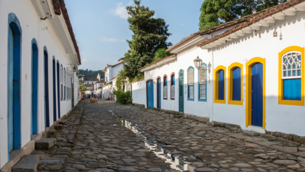 As ruas do Centro Histórico de Paraty, mantendo sua herança histórica