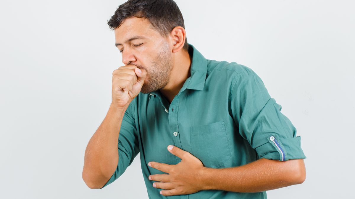 Especialistas explicam a infecção latente e como o invasor cria uma armadura de gordura para resistir aos anticorpos